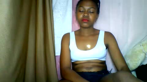 Snapshot of lara_belle chatting on May 2026 02:57:02 PM lara_belle online show from May 2026 02:57:02 PM