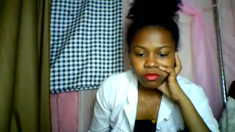 Snapshot of lara_belle chatting on June 2026 04:27:01 AM lara_belle online show from June 2026 04:27:01 AM