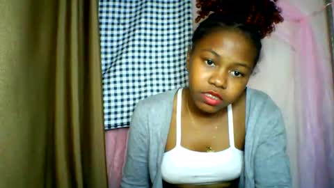 Snapshot of lara_belle chatting on June 2026 03:56:02 PM lara_belle online show from June 2026 03:56:02 PM