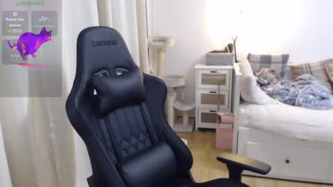 Lara online show from December 2025 07:44:01 PM