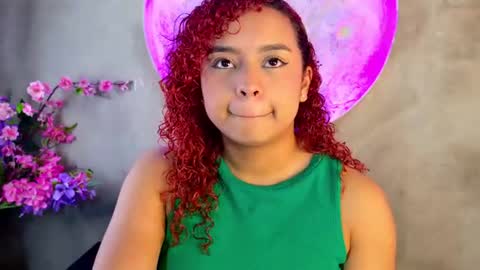 Snapshot of lara_curly chatting on June 2026 10:06:02 AM lara_curly online show from June 2026 10:06:02 AM