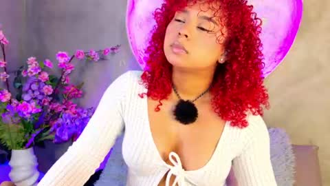 Snapshot of lara_curly chatting on June 2026 10:19:01 AM lara_curly online show from June 2026 10:19:01 AM