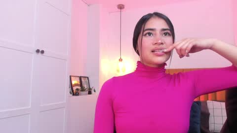 Snapshot of lara_madisson chatting on December 2024 11:40:01 PM Lara Madisson online show from December 2024 11:40:01 PM