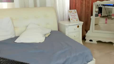 Lara online show from February 2025 01:43:02 AM