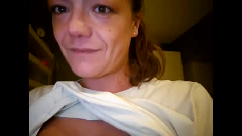 Snapshot of laraa333 chatting on October 2025 11:35:01 PM Little online show from October 2025 11:35:01 PM