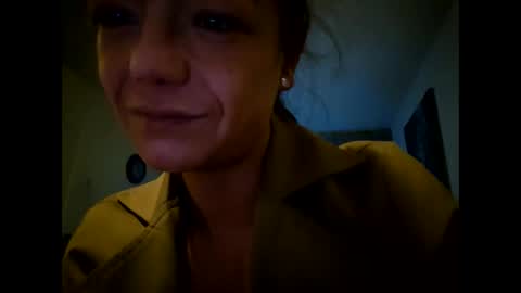 Snapshot of laraa333 chatting on November 2025 11:27:02 PM Little online show from November 2025 11:27:02 PM