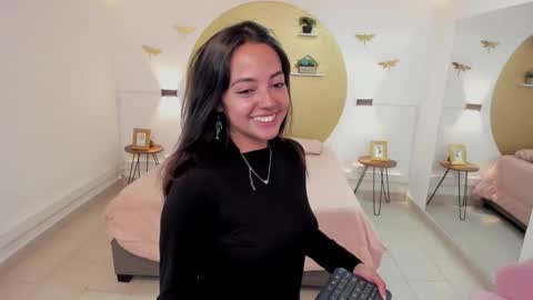 lara online show from October 2025 08:20:01 PM