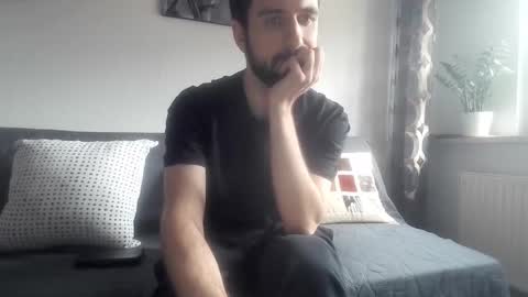 laraaan online show from October 2025 02:29:01 PM