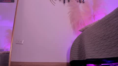 Lara  online show from March 2025 08:33:02 PM