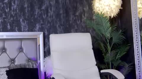 LaraBloom online show from January 2026 07:06:02 PM