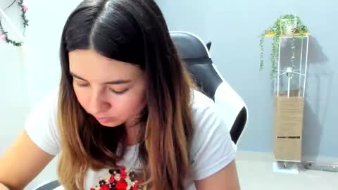 Lara online show from June 2026 11:54:02 PM
