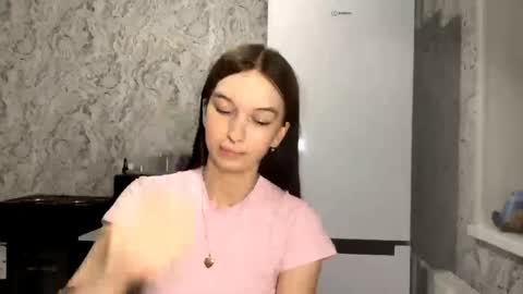 lara online show from April 2026 08:20:01 PM