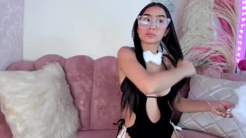 Snapshot of larajeann_ chatting on June 2026 11:59:01 AM Lara online show from June 2026 11:59:01 AM