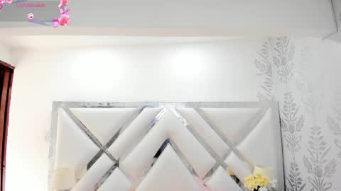 Lara  online show from October 2025 02:17:02 PM