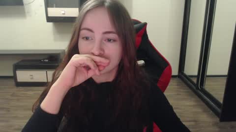 Laralianna online show from February 2025 05:53:02 PM