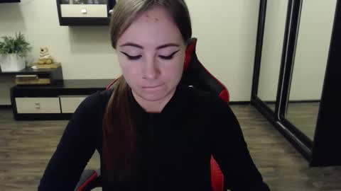 Laralianna online show from September 2025 01:56:01 PM