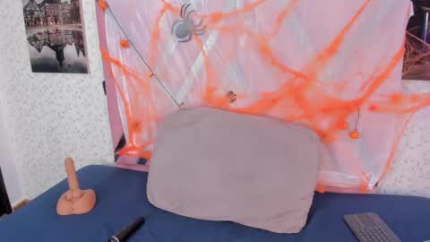 Snapshot of laramurphy chatting on October 2025 04:13:01 AM Lara Murphy online show from October 2025 04:13:01 AM