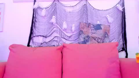 Snapshot of laramurphy chatting on October 2025 10:53:02 PM Lara Murphy online show from October 2025 10:53:02 PM