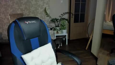 Larisa online show from October 2025 07:00:01 PM