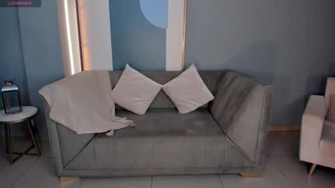 Larisa Smirnov online show from October 2025 03:40:01 AM