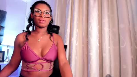 Snapshot of larissa_adams chatting on September 2025 11:44:02 AM Larissa online show from September 2025 11:44:02 AM