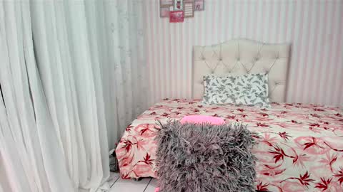 Snapshot of larissalove_doll chatting on March 2025 08:10:01 PM Larissas online show from March 2025 08:10:01 PM