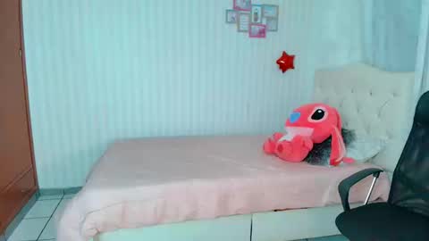 Snapshot of larissalove_doll chatting on September 2025 08:52:02 PM Larissas online show from September 2025 08:52:02 PM