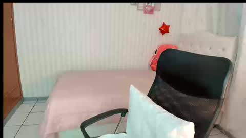 Snapshot of larissalove_doll chatting on September 2025 08:53:02 PM Larissas online show from September 2025 08:53:02 PM
