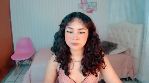 Snapshot of larissalove_doll chatting on September 2025 06:40:02 PM Larissas online show from September 2025 06:40:02 PM