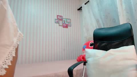Snapshot of larissalove_doll chatting on September 2025 10:00:01 PM Larissas online show from September 2025 10:00:01 PM