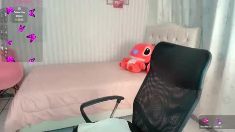 Larissas online show from September 2025 09:40:02 PM