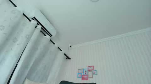 Larissas online show from October 2025 10:06:02 PM