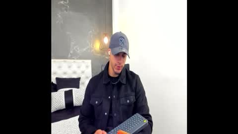 andrew online show from November 2025 01:09:02 PM