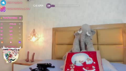 Snapshot of larsonmia chatting on December 2024 03:42:02 PM MIA online show from December 2024 03:42:02 PM