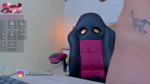Snapshot of larsonmia chatting on February 2025 12:11:01 PM MIA online show from February 2025 12:11:01 PM
