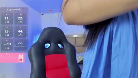 Snapshot of larsonmia chatting on October 2025 12:13:02 PM MIA online show from October 2025 12:13:02 PM