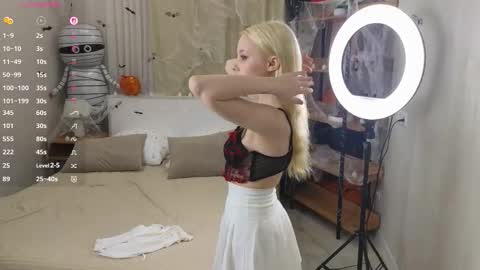 Emilia for my friends Amy online show from November 2025 01:16:01 AM