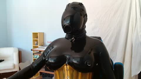 Snapshot of latex_doll_iris chatting on June 2026 07:33:02 AM Latex Doll Iris online show from June 2026 07:33:02 AM