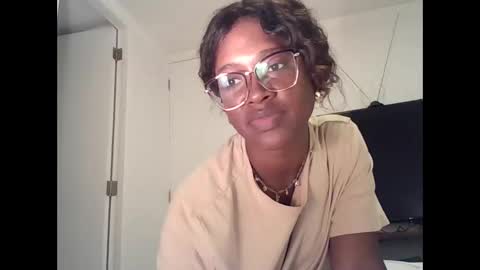 latina033 online show from October 2025 11:53:01 PM