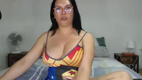 Snapshot of latinaflower_ts chatting on May 2026 04:28:01 AM FLOR SALVAJE online show from May 2026 04:28:01 AM