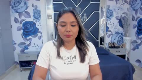 EMMA   online show from November 2025 02:28:02 PM