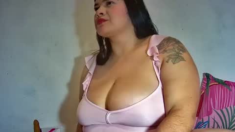 Snapshot of latincurvy1992 chatting on February 2025 04:09:02 AM latincurvy1992 online show from February 2025 04:09:02 AM