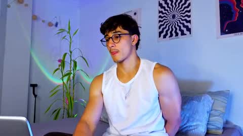 Snapshot of latinguyxl chatting on September 2025 12:23:01 AM Logan online show from September 2025 12:23:01 AM
