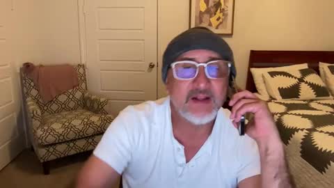 Snapshot of latinnous chatting on October 2025 01:47:01 AM QS - INDEPENDENT MODEL online show from October 2025 01:47:01 AM