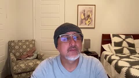 Snapshot of latinnous chatting on October 2025 02:55:01 AM QS - INDEPENDENT MODEL online show from October 2025 02:55:01 AM