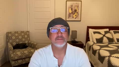 Snapshot of latinnous chatting on October 2025 04:24:01 AM QS - INDEPENDENT MODEL online show from October 2025 04:24:01 AM