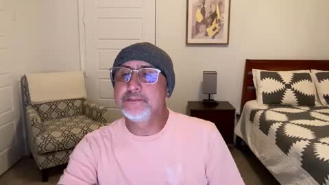 Snapshot of latinnous chatting on October 2025 03:42:02 AM QS - INDEPENDENT MODEL online show from October 2025 03:42:02 AM