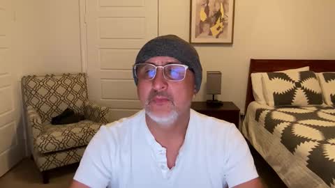 Snapshot of latinnous chatting on October 2025 03:18:02 AM QS - INDEPENDENT MODEL online show from October 2025 03:18:02 AM