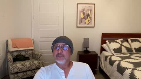 Snapshot of latinnous chatting on October 2025 05:40:01 AM QS - INDEPENDENT MODEL online show from October 2025 05:40:01 AM