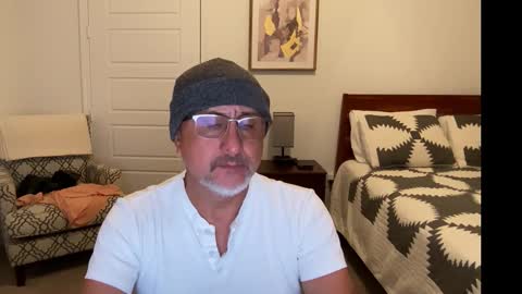 Snapshot of latinnous chatting on October 2025 04:18:02 AM QS - INDEPENDENT MODEL online show from October 2025 04:18:02 AM